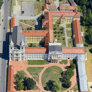 KLASSZICISTA MONOSTOR Galéria