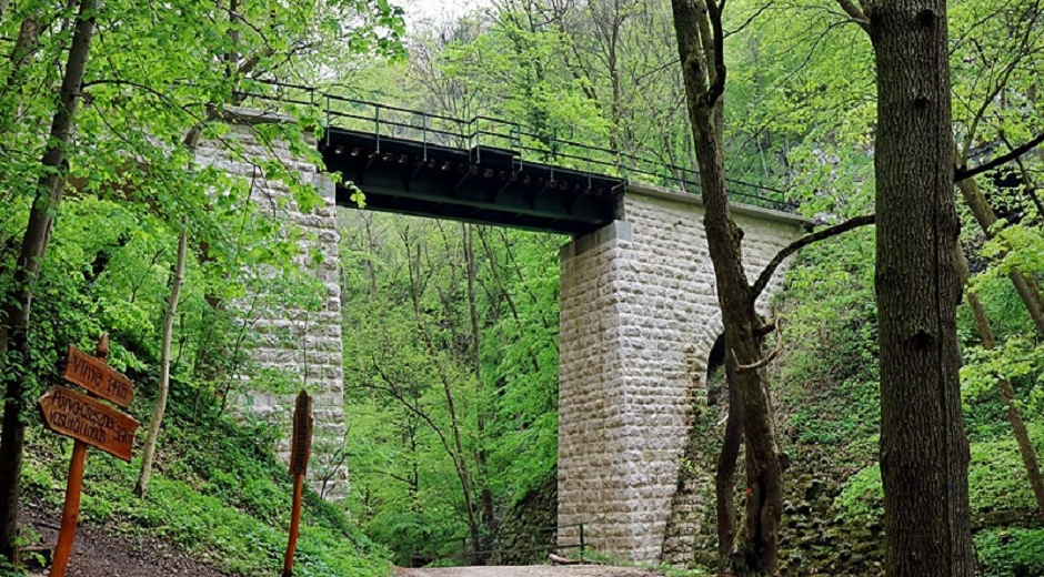 VINYE – PORVA-CSESZNEK STATION – ZIRC HIKING TRAIL VINYE – PORVA-CSESZNEK STATION – ZIRC HIKING TRAIL