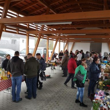 Zirci Piac