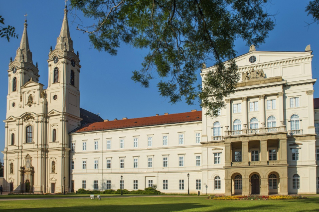 KLASSZICISTA MONOSTOR